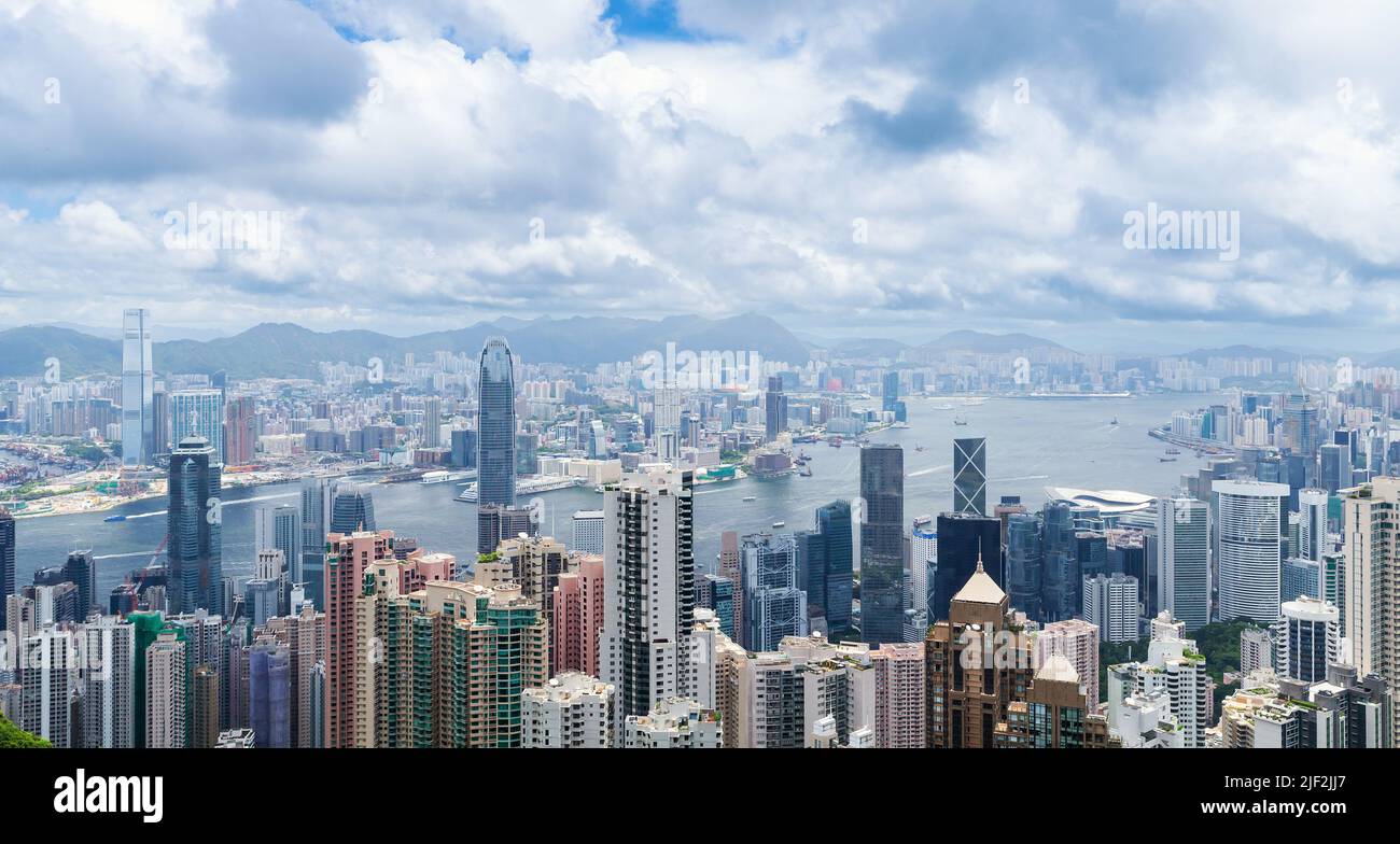 Quartiere centrale di Hong Kong, vista panoramica aerea con alti edifici di uffici Foto Stock
