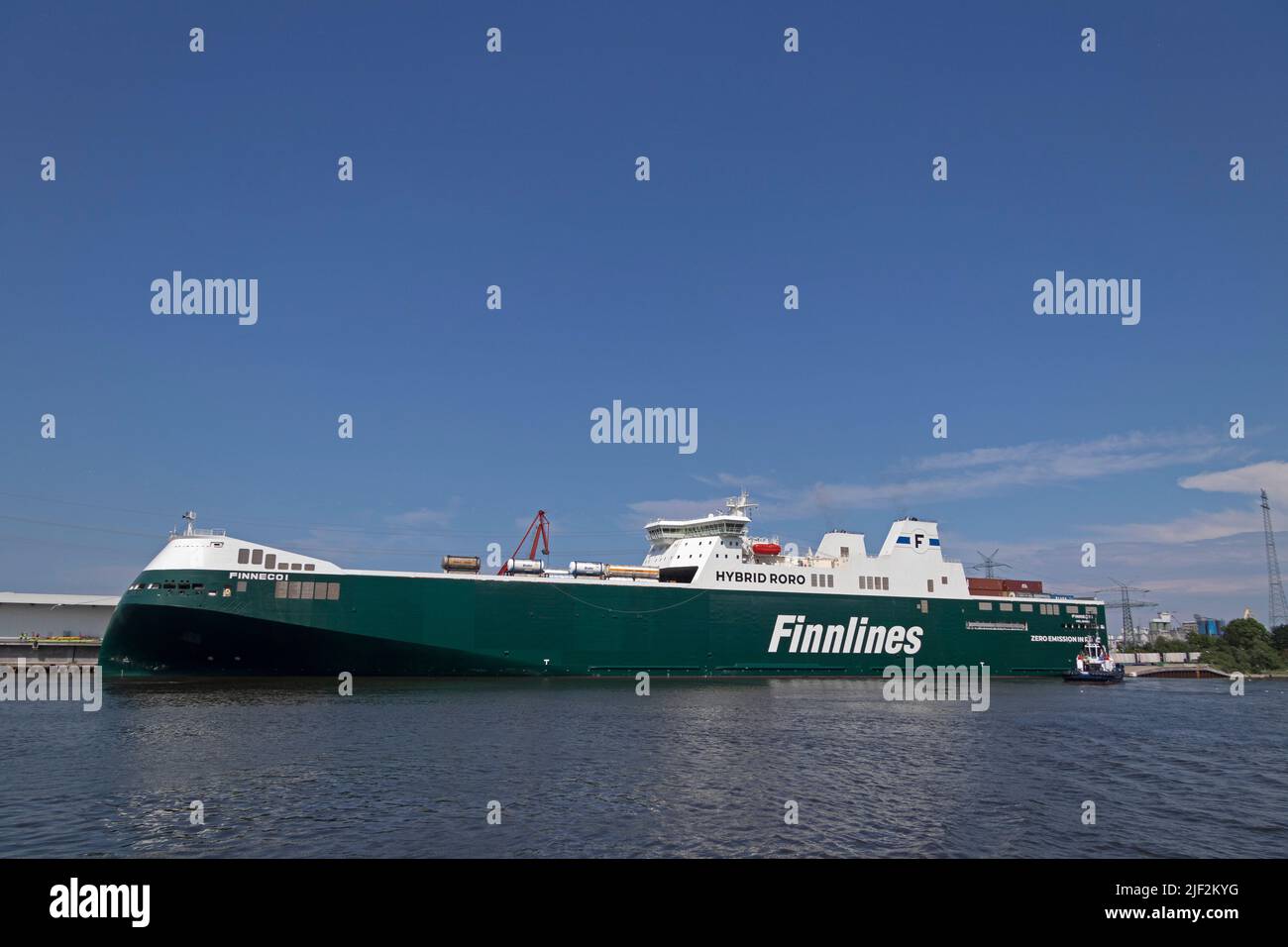 Finnlines traghetto ibrido Roro al porto, Lübeck, Schleswig-Holstein, Germania Foto Stock