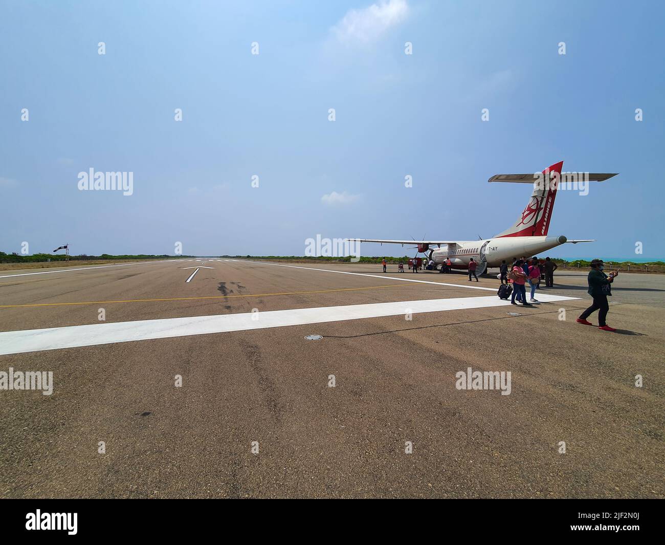 Lakshadweep, India - 12 marzo 2022: Aereo Air India PROPELLER sulla pista di Lakshadweep Foto Stock