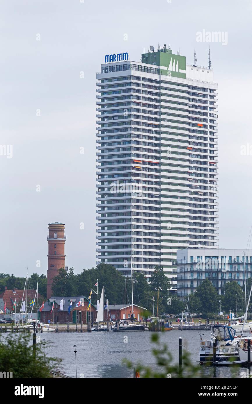 Vecchio faro, Hotel Maritim, Travemünde, Lübeck, Schleswig-Holstein, Germania Foto Stock