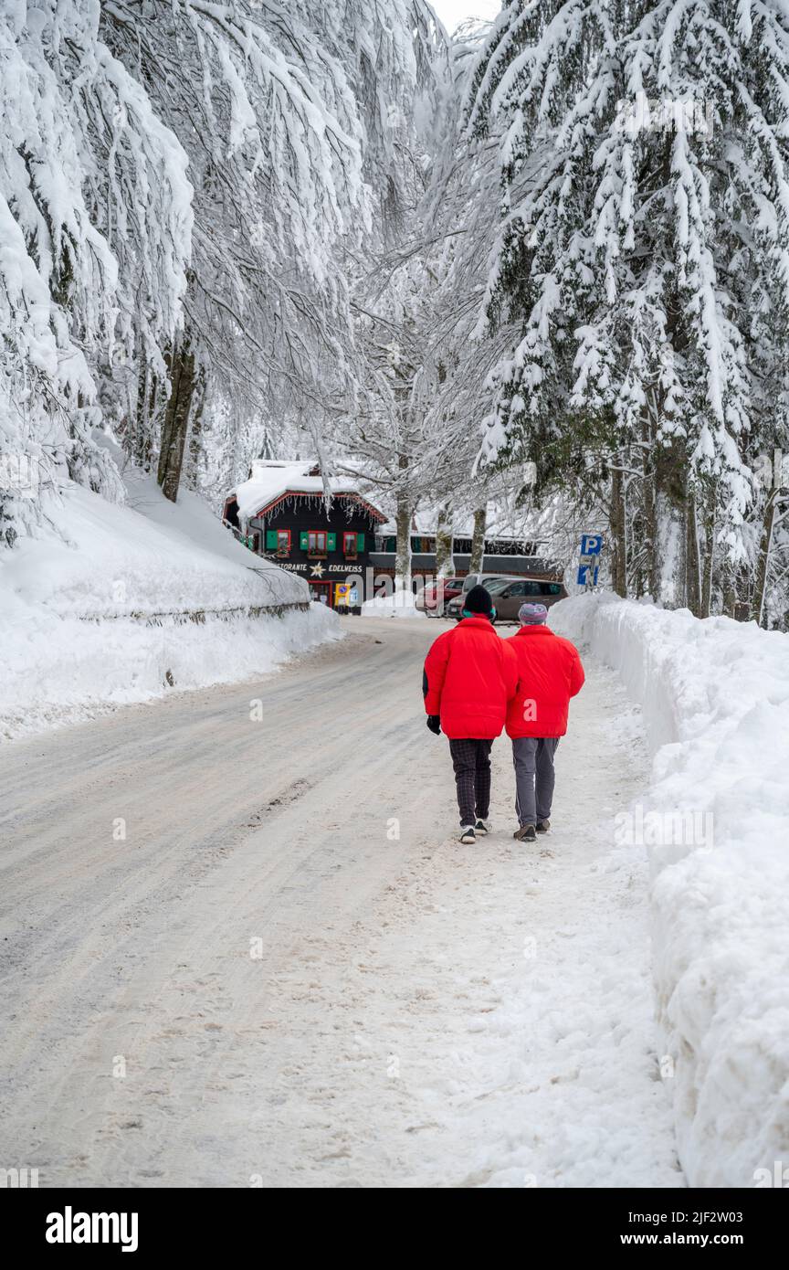 Inverno neve a Fusine. Magia del lago inferiore. Foto Stock