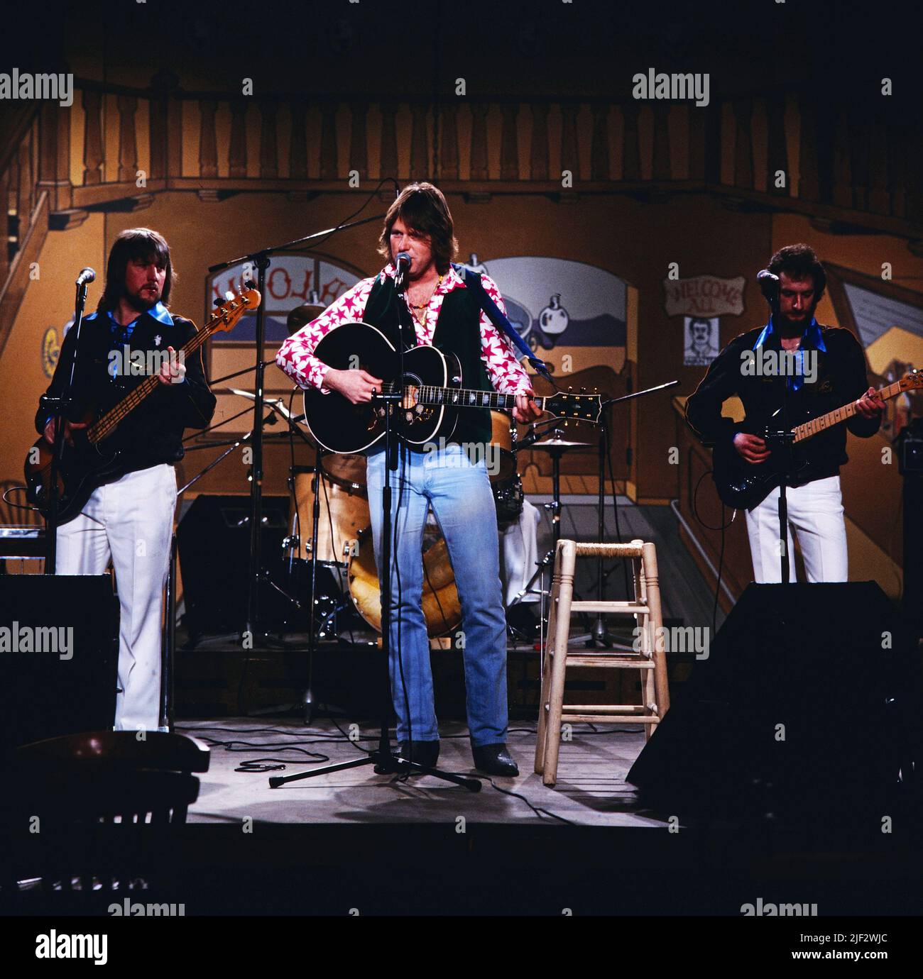 Country Musik mit Gunter Gabriel, Fernsehshow vom Bayerischen Rundfunk, im Bild: Gunter Gabriel, deutscher Countrymusik Sänger, Deutschland, 1981. Country Musik mit Gunter Gabriel, spettacolo televisivo di Bayerischer Rundfunk, nella foto: Gunter Gabriel, cantante di musica country tedesca, Germania, 1981. Foto Stock