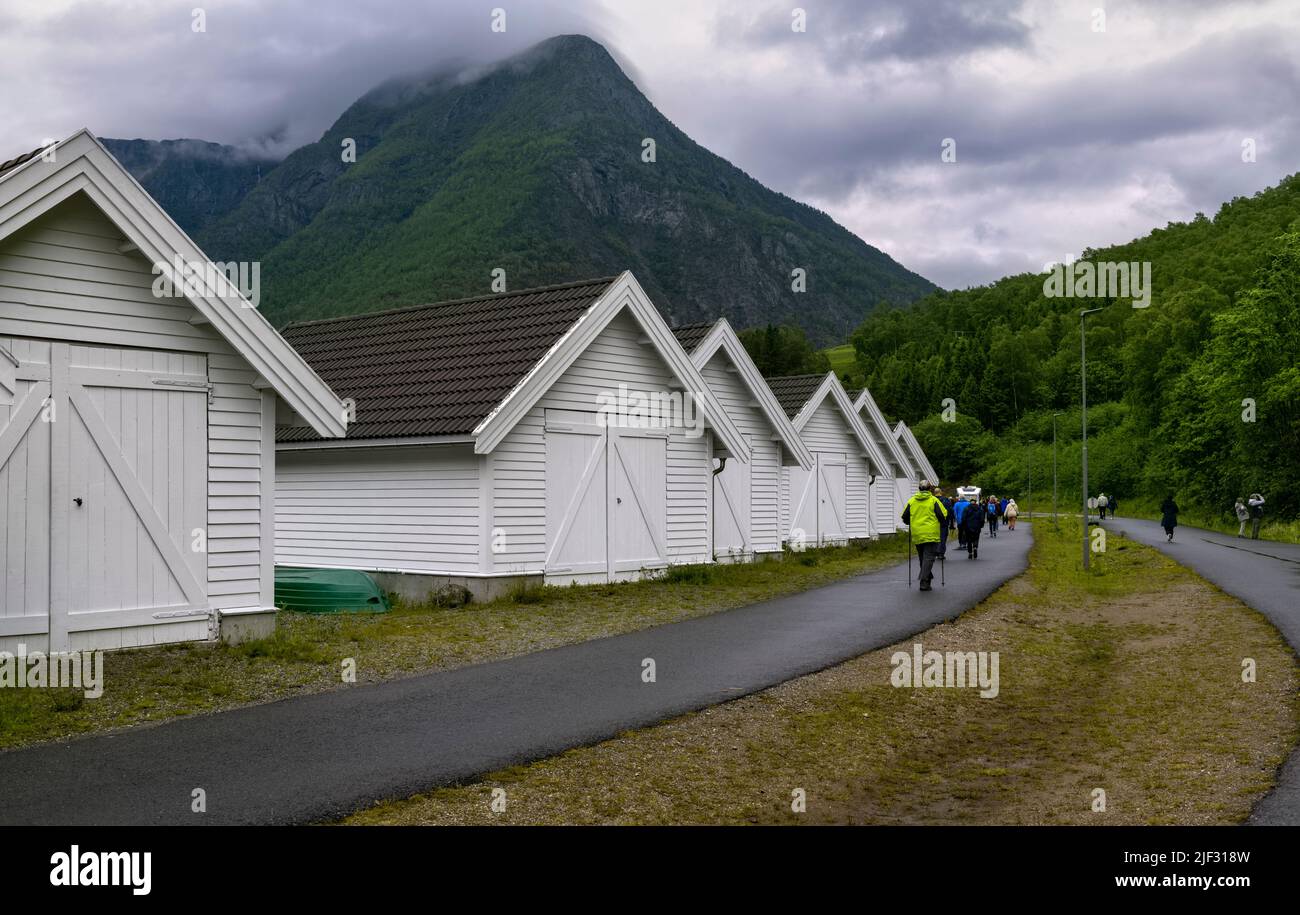 Skjolden Norvegia - capannoni in legno bianco Foto Stock