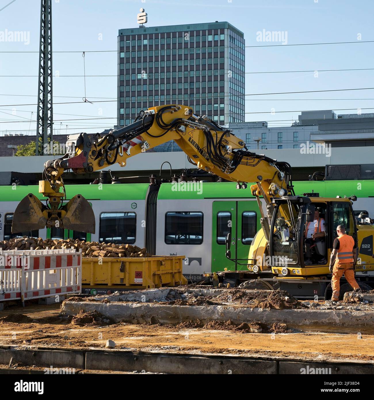 Lavoratori presso il cantiere della stazione centrale di Dortmund, Germania, Renania settentrionale-Vestfalia, Ruhr Area, Dortmund Foto Stock