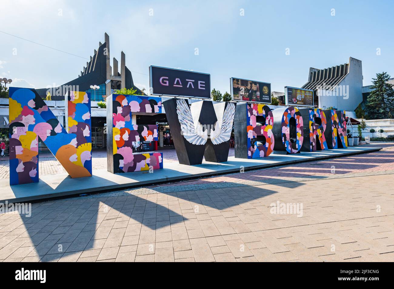 Pristina, Kosovo - Giugno 2022: Il Monumento del neonato, un punto di riferimento a Pristina, Kosovo. È stato svelato il giorno della dichiarazione di indipendenza della Repubblica Foto Stock