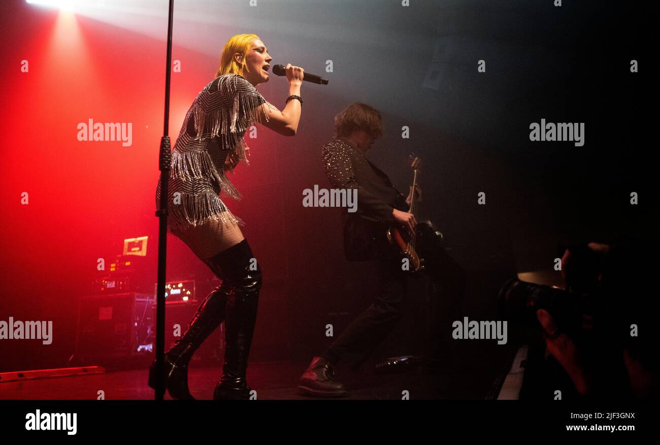 Yonaka vive sul palco al Manchester 2022 Foto Stock