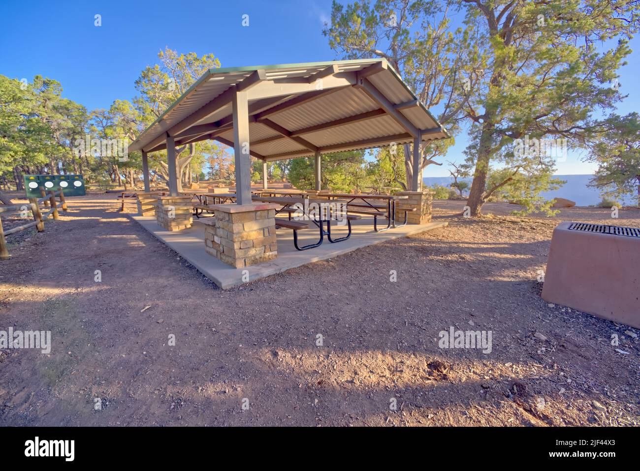 L'area picnic di Shoshone Point al Grand Canyon Arizona. Parco pubblico, non è richiesta alcuna liberazione. Foto Stock