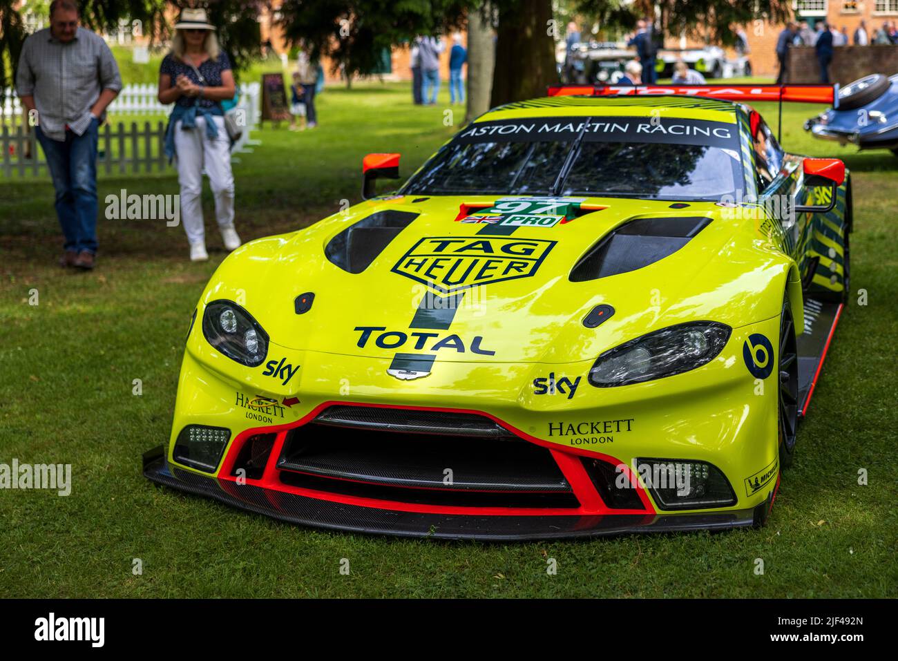 #97 Aston Martin Vantage AMR: Maxime Martin, auto da corsa Richard Westbrook in mostra al Bicester Scramble il 19th giugno 2022 Foto Stock