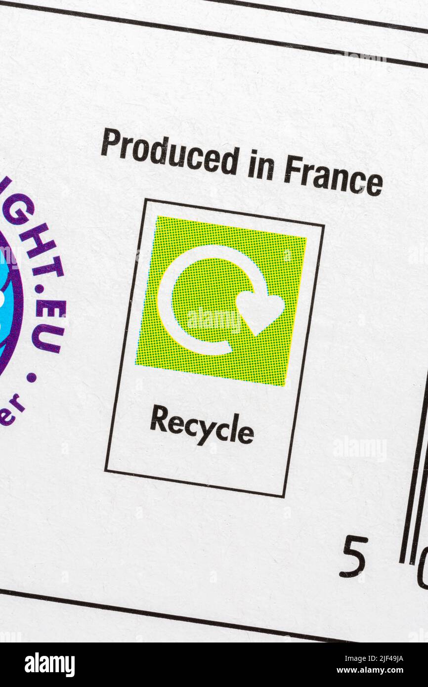 Prodotto in Francia stampato sul lato della scatola di sapone in polvere ASDA con simbolo verde ampiamente riciclato. Per le esportazioni francesi, il commercio franco-britannico e il commercio estero. Foto Stock