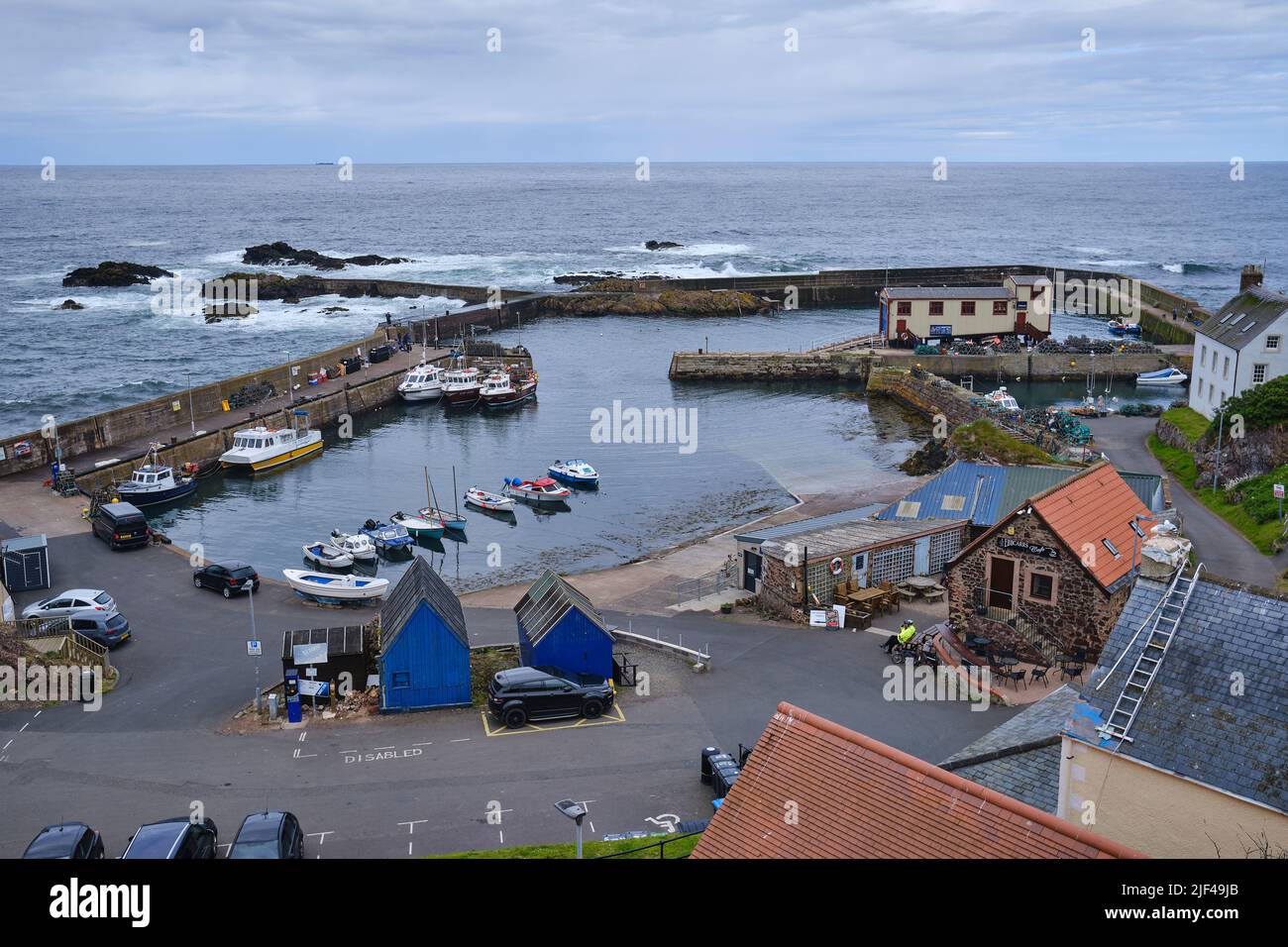 Il porto di St Abbs sulla costa orientale scozzese Foto Stock