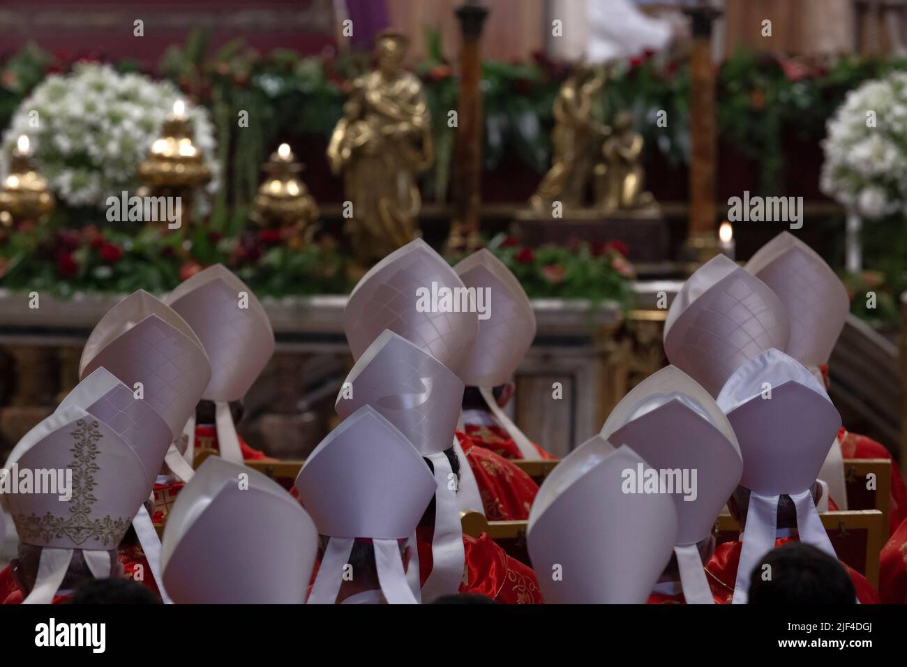Città del Vaticano, Vaticano,. 29 giugno 2022. i cardinali durante una Santa Messa nella solennità dei Santi Pietro e Paolo, nella Basilica di San Pietro. Credit: Maria Grazia Picciarella/Alamy Live News Foto Stock