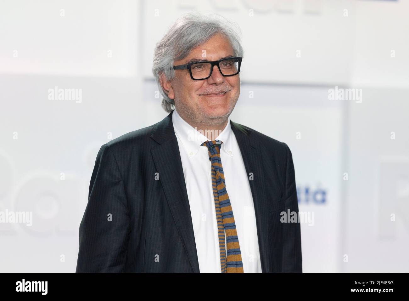 MILANO, ITALIA - GIUGNO 28: Giancarlo De Cataldo partecipa al Rai 2022/2023 Show Schedule Presentation al Rai Milan Studios il 28 giugno 2022 a Milano, Ital Foto Stock