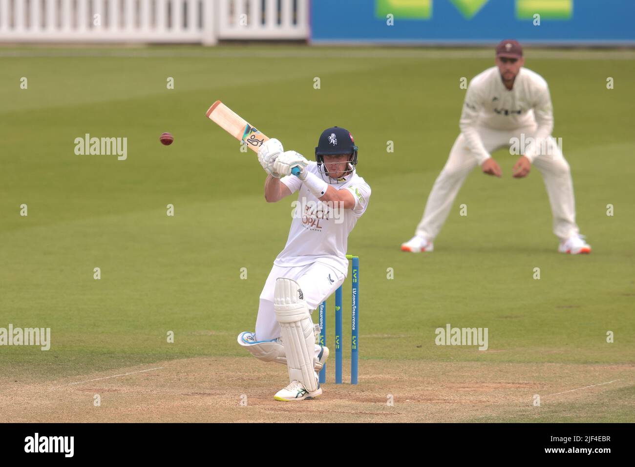 29 giugno 2022. Londra, Regno Unito. Kent's Jordan Cox batting mentre Surrey prende il Kent nel campionato della contea al Kia Oval, giorno quattro. David Rowe/Alamy Live News Foto Stock
