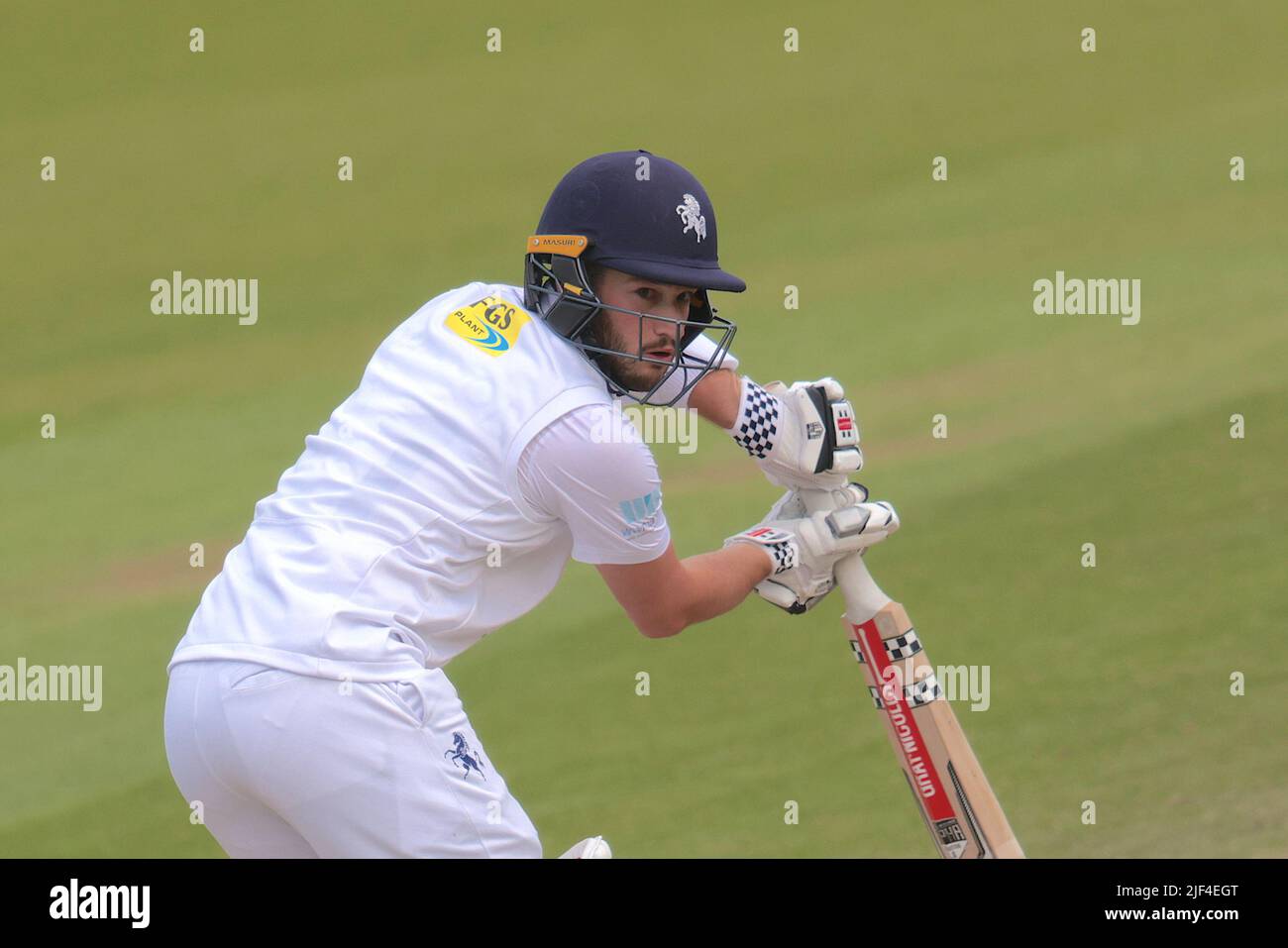 29 giugno 2022. Londra, Regno Unito. Ollie Robinson di Kent si batte mentre Surrey prende il Kent nel campionato della contea al Kia Oval, giorno quattro. David Rowe/Alamy Live News Foto Stock