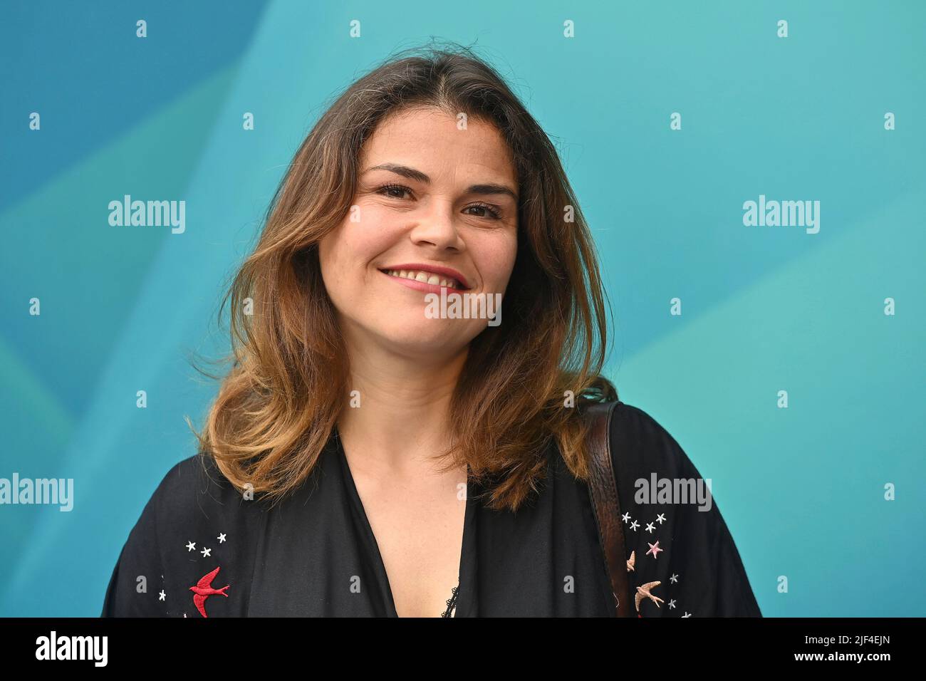 Monaco di Baviera, Germania. 28th giugno 2022. Katharina WACKERNAGEL (attrice) immagine singola, singolo motivo ritagliato, ritratto, ritratto, ritratto. Accoglienza ZDF/ riunitevi al Bar H`ugo`s in occasione del Festival del Film di Monaco il 28th giugno 2022 credito: dpa/Alamy Live News Foto Stock