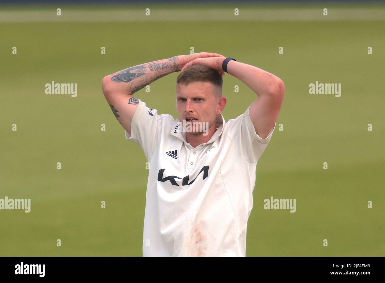 29 giugno 2022. Londra, Regno Unito. Il bowling Conor McKerr di Surrey, mentre Surrey prende il Kent nel campionato della contea al Kia Oval, giorno quattro. David Rowe/Alamy Live News Foto Stock