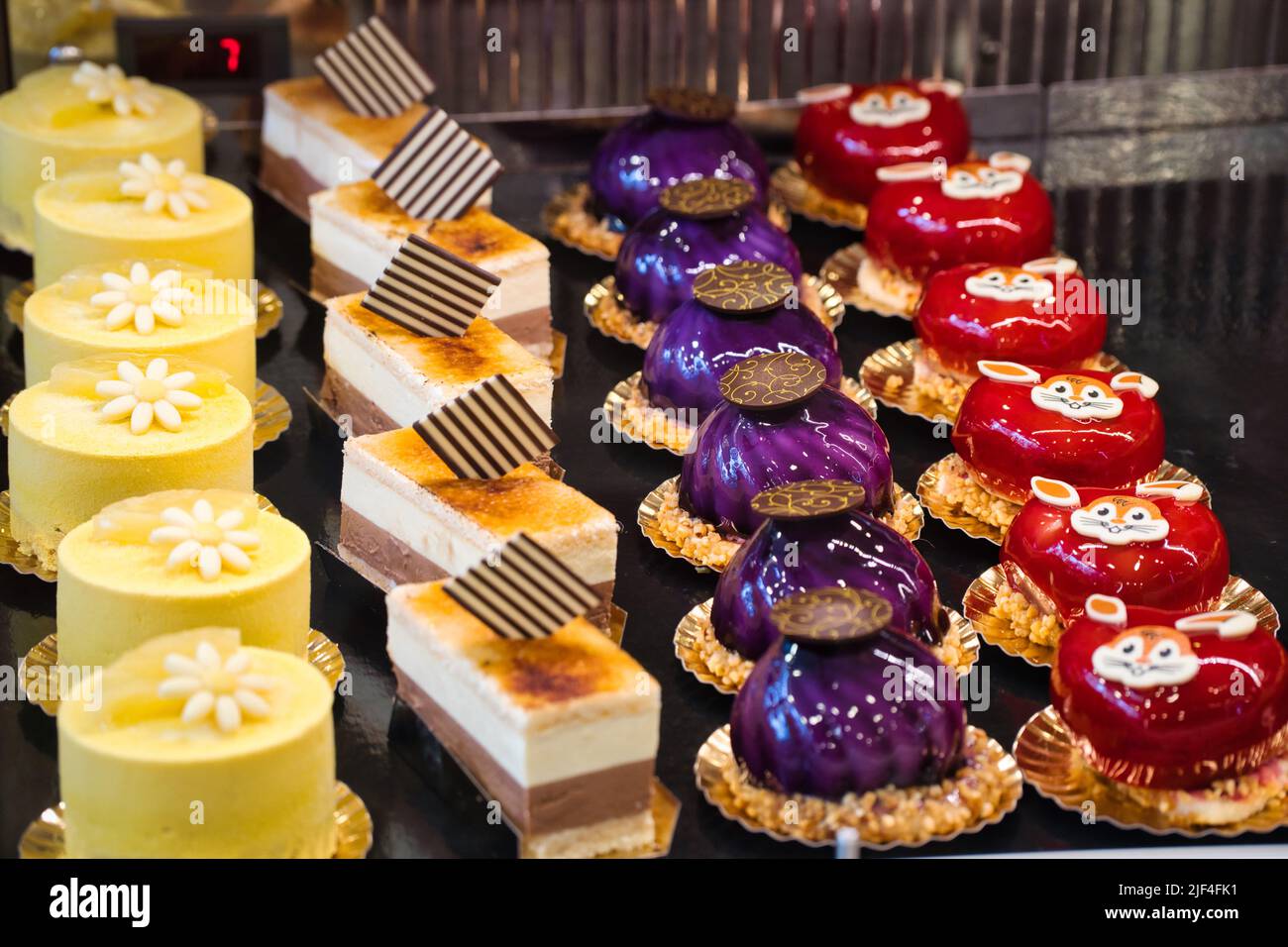 Primo piano di pasticceria francese colorata Foto Stock