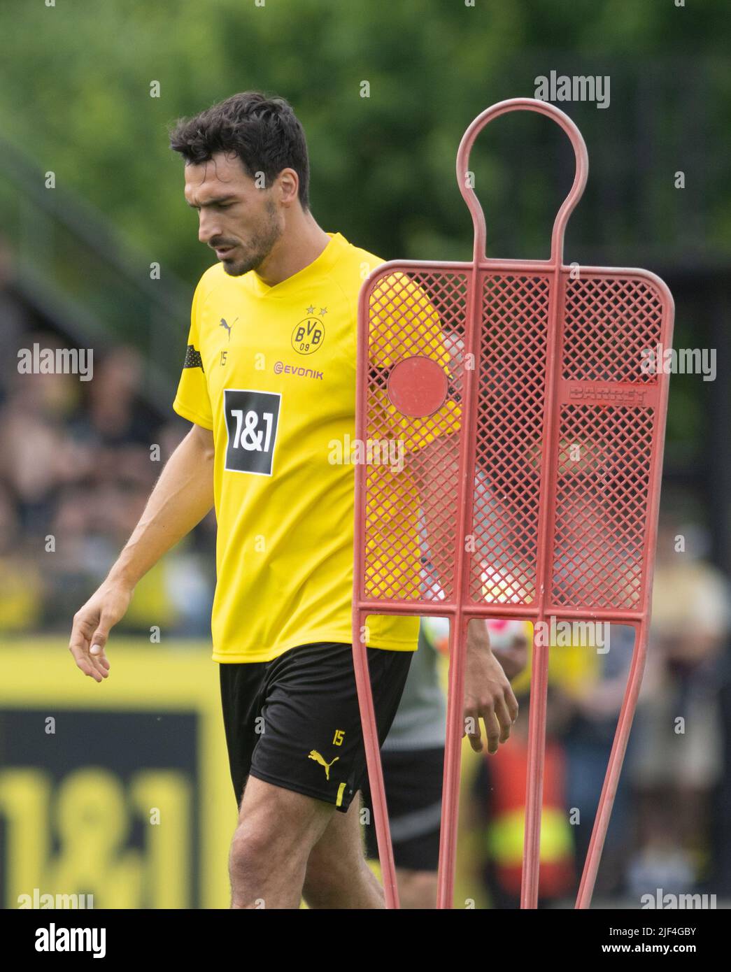 Dortmund, Germania. 29th giugno 2022. Calcio: Bundesliga, Borussia Dortmund's First public training session at the club's own training ground. Tappetini Hummels. Credit: Bernd Thissen/dpa/Alamy Live News Foto Stock