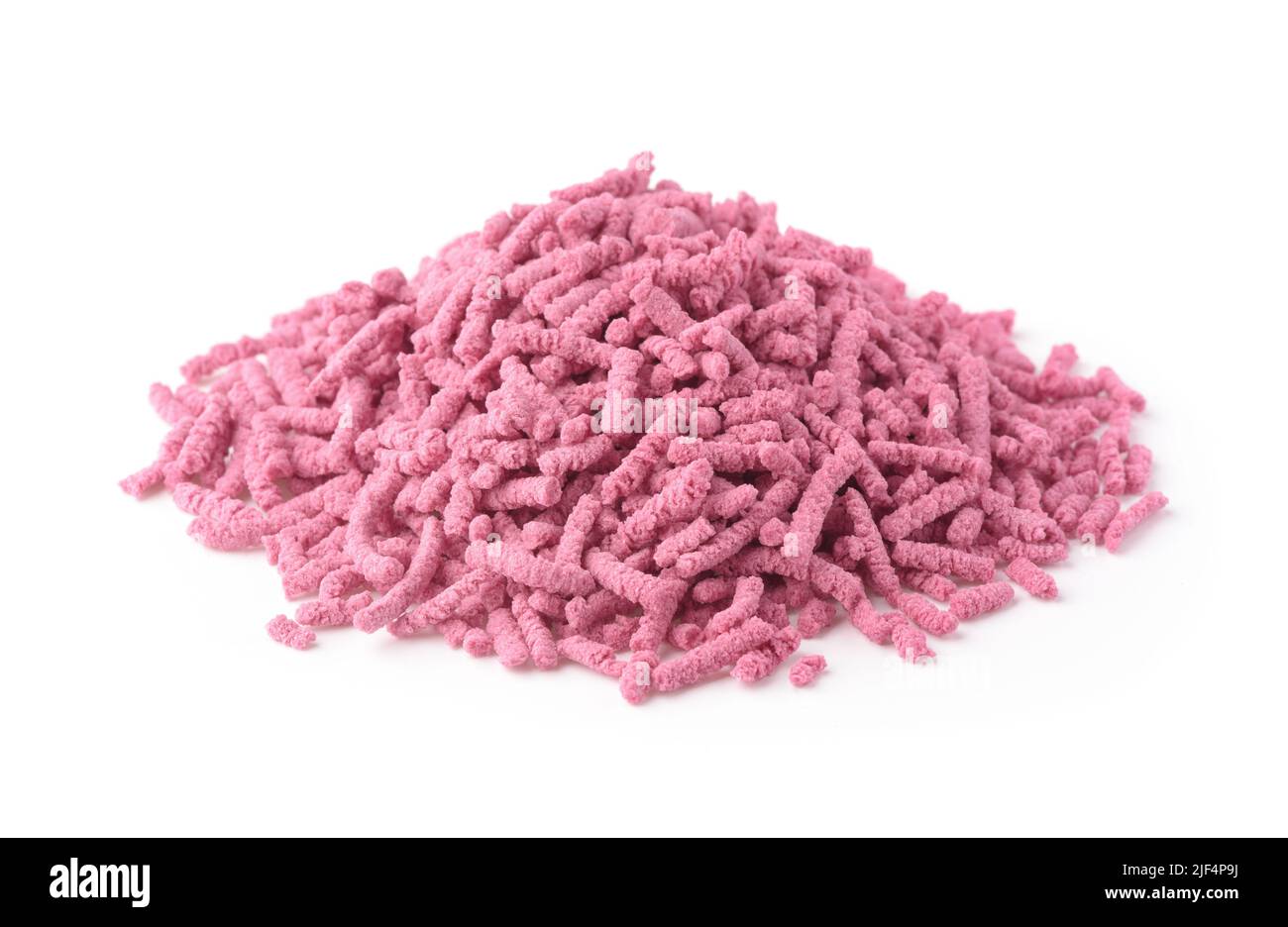 Pila di pimk lampone granulato bevanda istantanea isolata su bianco Foto Stock