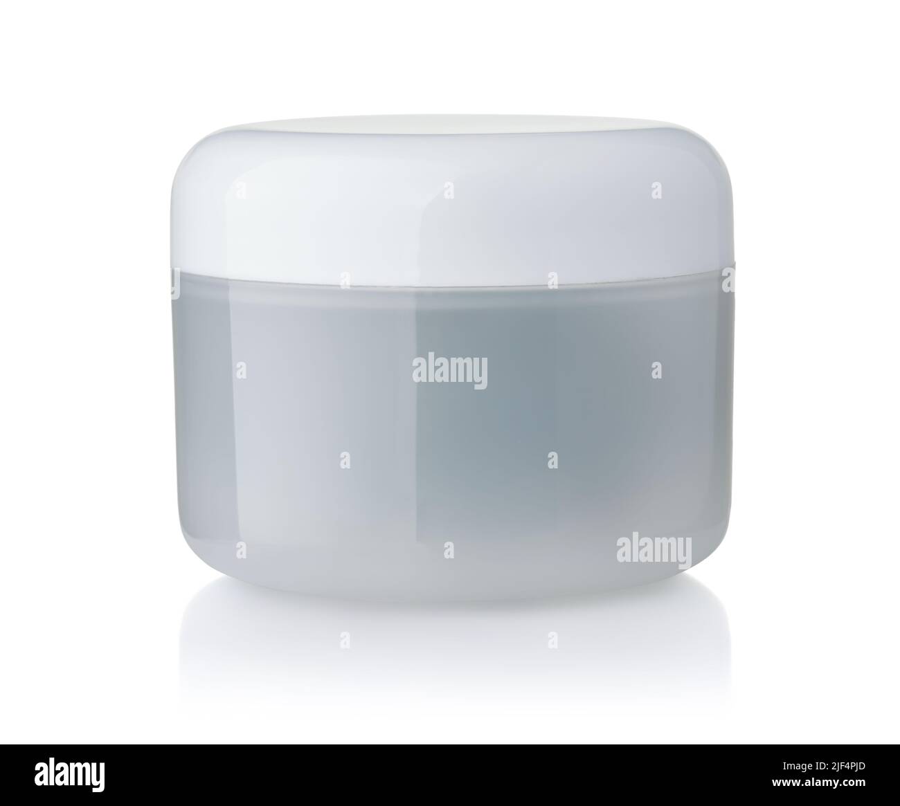Vista frontale del contenitore bianco traslucido in plastica per cosmetici isolato su bianco Foto Stock