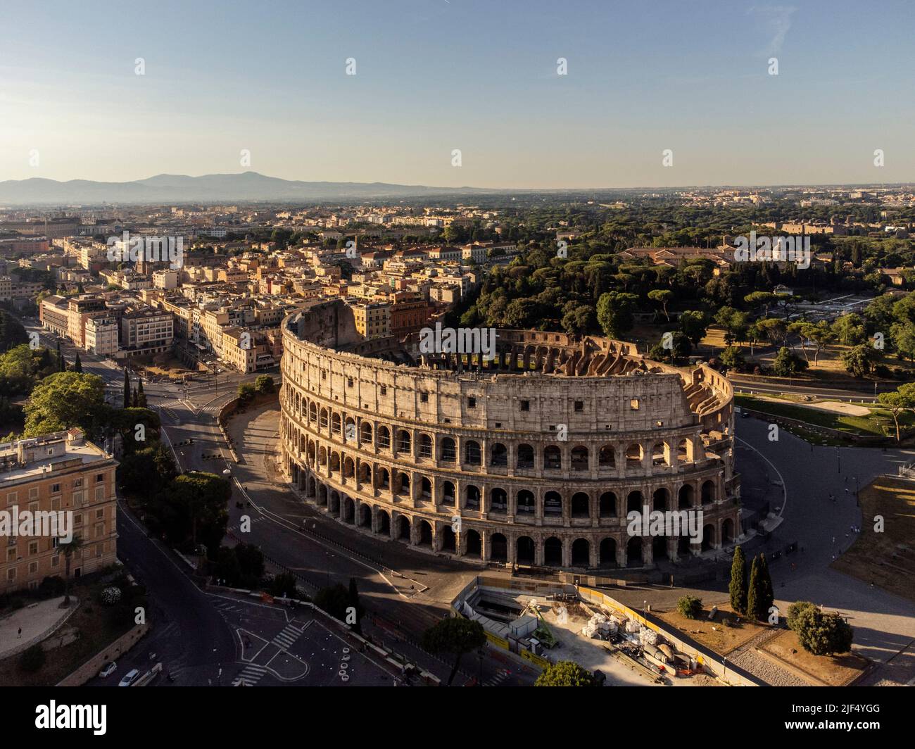 Vista con droni del Colosseo Foto stock - Alamy