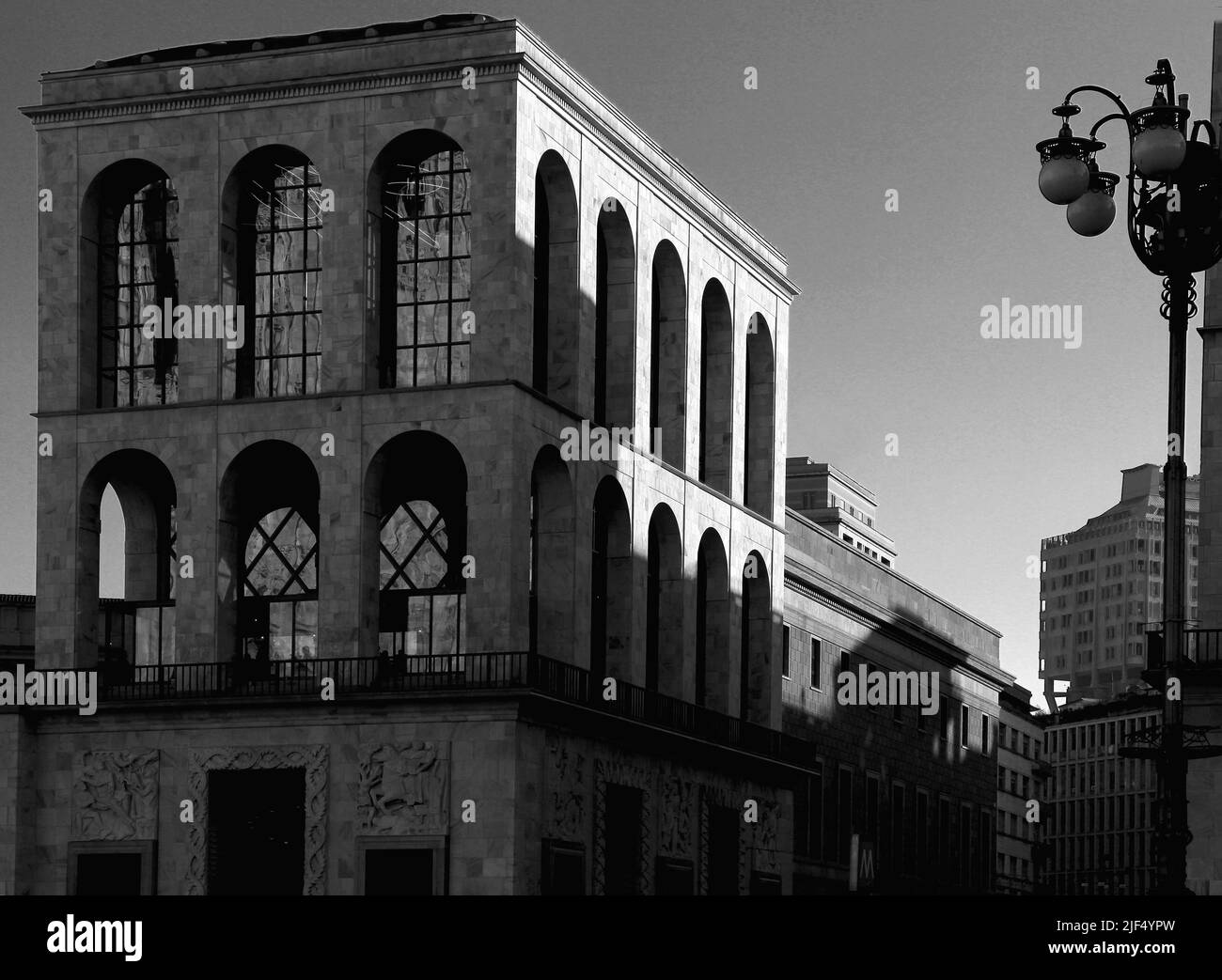 A piedi nel centro di Milano Foto Stock