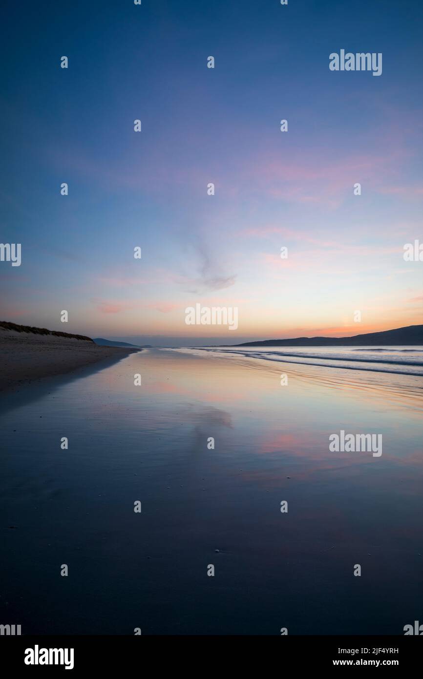 Tramonto su Luskentire Beach, Harris, Ebridi esterne, Scozia Foto Stock