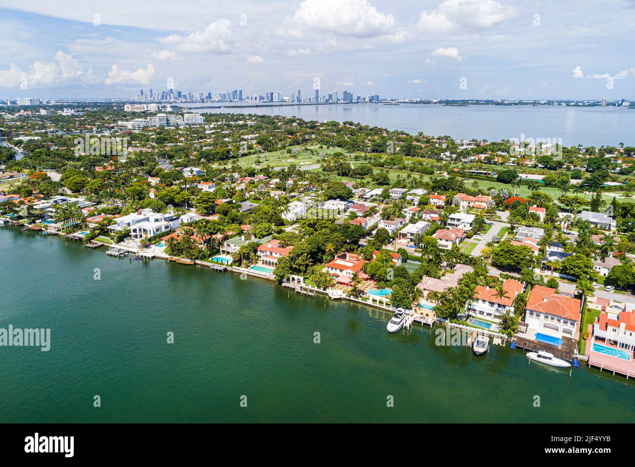 Miami Beach Florida, vista aerea dall'alto dall'alto, Indian Creek la Gorce Island Country Club, residenze sul lungomare residenze case, città Foto Stock