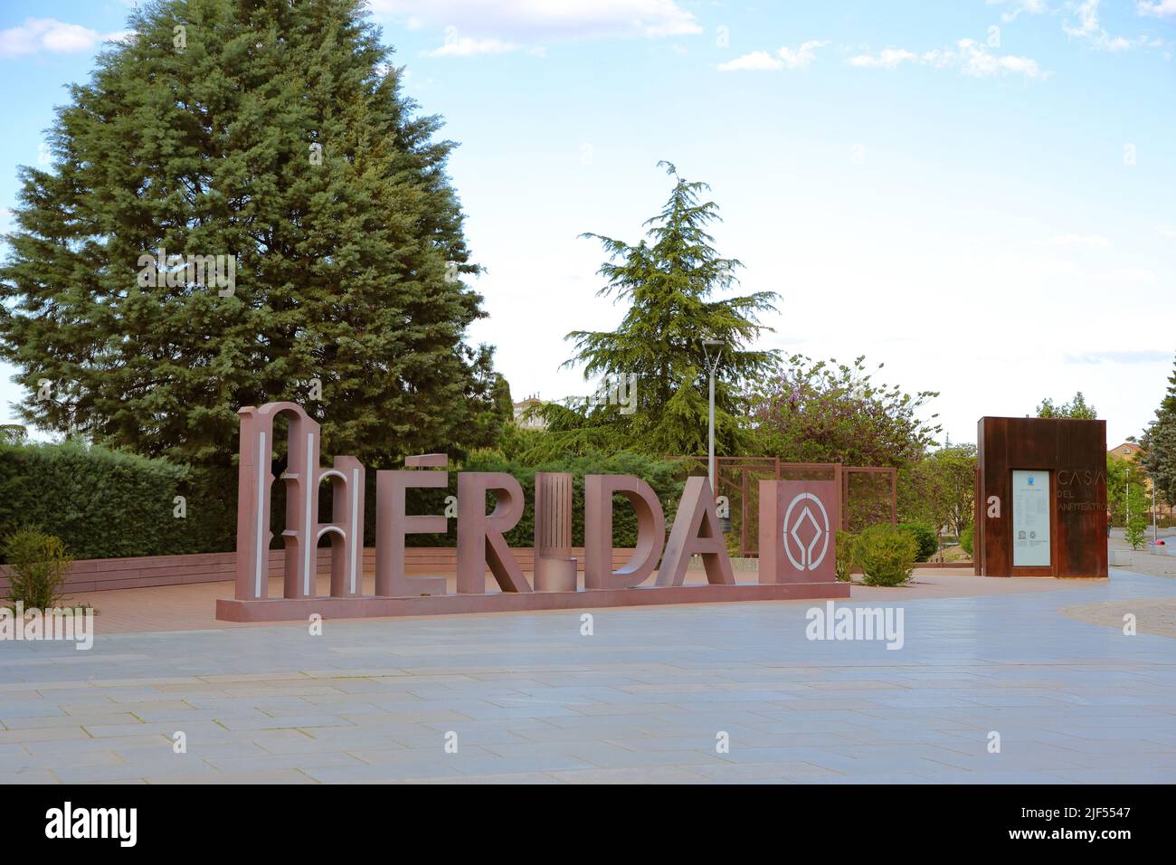 Plaza Margarita de Xirgu con il nome della città di Merida, Extremadura, Spagna Foto Stock