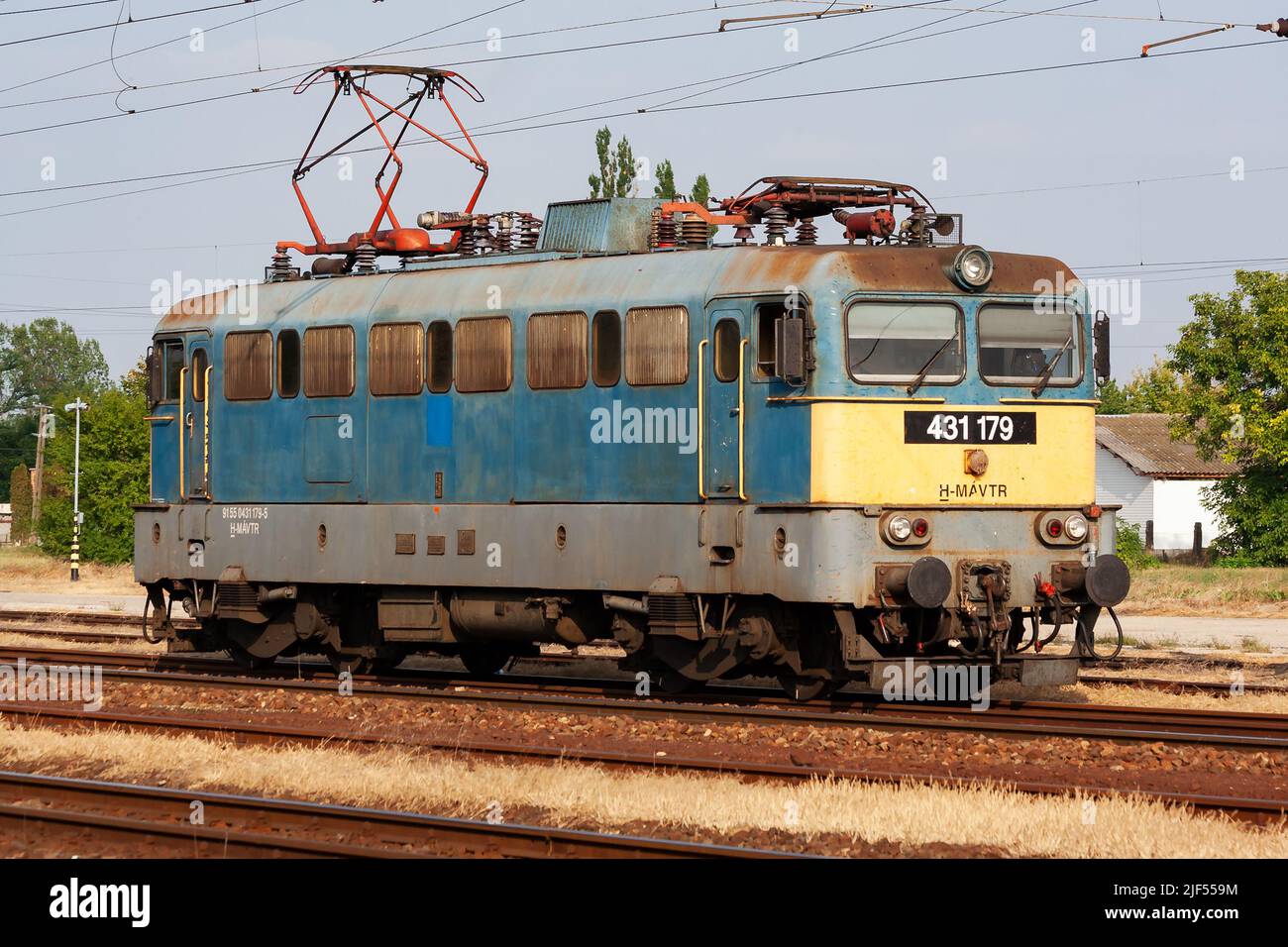 Lepseny, Ungheria - 17 settembre 2012: Trasporto ferroviario internazionale. Treno locomotiva alla stazione. Trasporto ferroviario globale e spedizione. Foto Stock