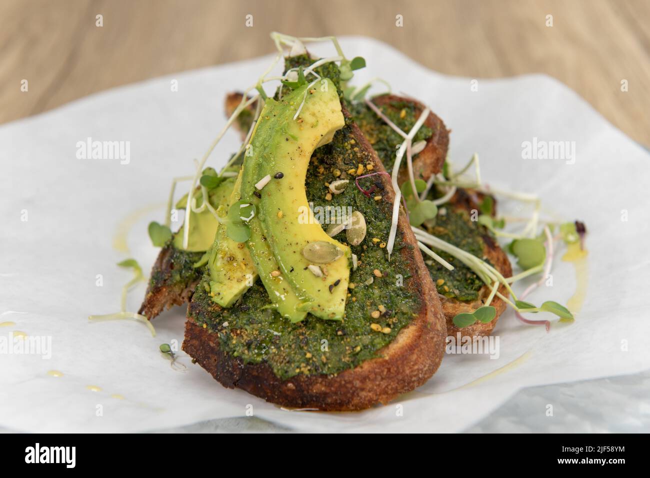 Super Pesto brindisi con crescione inizia ogni giorno con una carica nutrizionale. Foto Stock