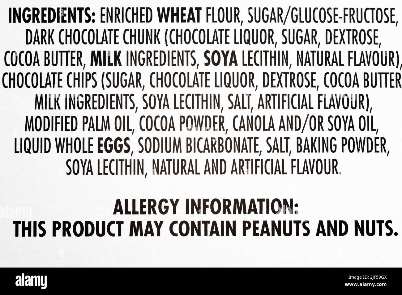 Elenco degli ingredienti e etichetta informativa sulle allergie sulla confezione degli alimenti. Foto Stock