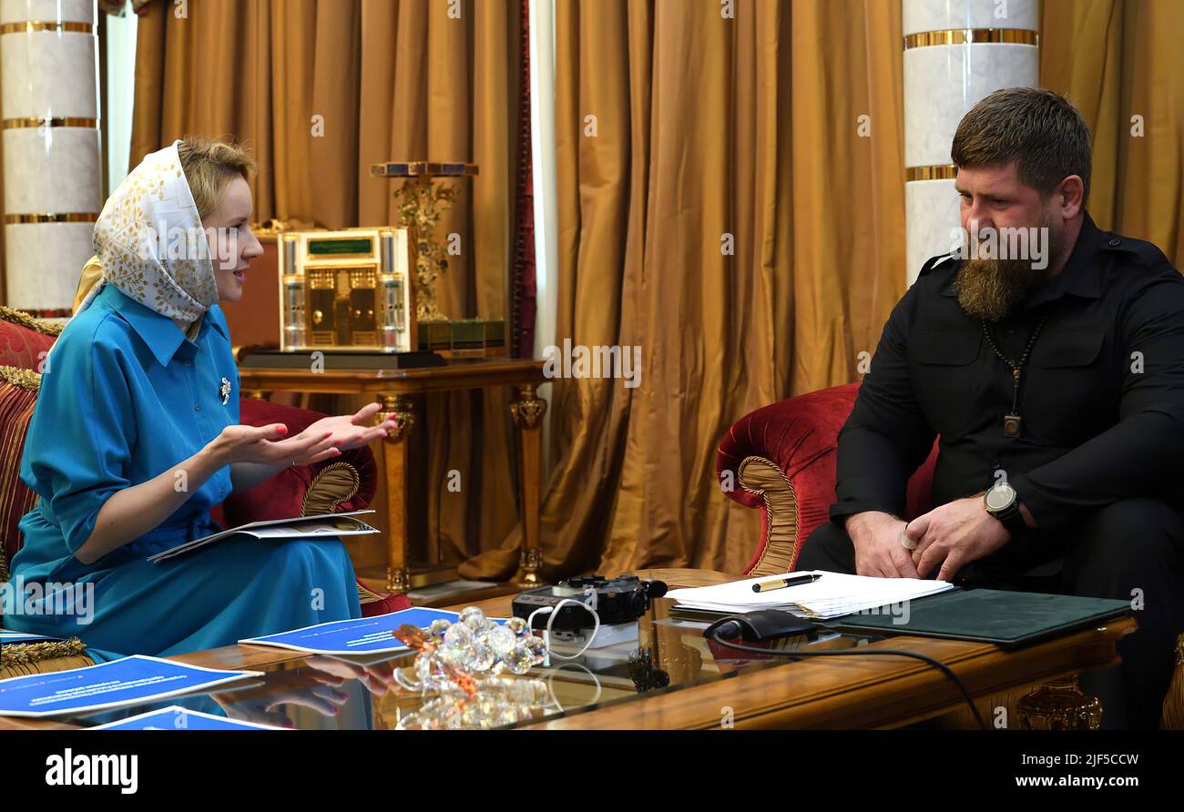 Maria Lvova-Belova.Putin alleato e il commissario presidenziale russo per i diritti dei bambini. Maria Lvova-Belova in viaggio di lavoro in Cecenia. Si dice che Lvova-Belova supervisionerà il rapimento di massa di bambini orfani da Mariupol e da altri luoghi ucraini nella guerra totale della Russia contro l'Ucraina nel 2022. Foto: Servizio stampa del commissario presidenziale per i diritti dei bambini Foto Stock