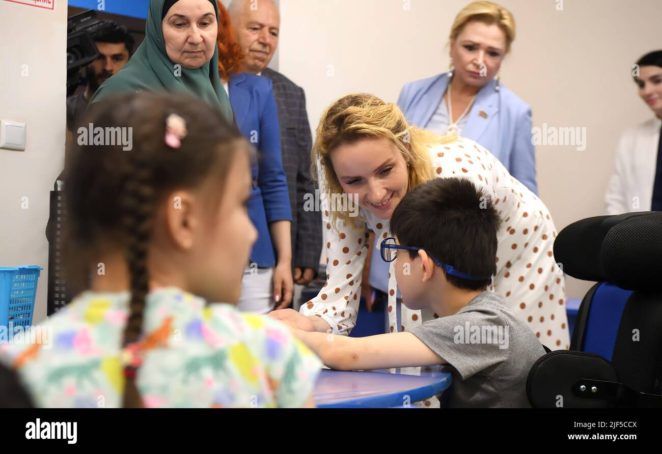 Maria Lvova-Belova.Putin alleato e il commissario presidenziale russo per i diritti dei bambini. Maria Lvova-Belova in viaggio di lavoro in Cecenia. Si dice che Lvova-Belova supervisionerà il rapimento di massa di bambini orfani da Mariupol e da altri luoghi ucraini nella guerra totale della Russia contro l'Ucraina nel 2022. Foto: Servizio stampa del commissario presidenziale per i diritti dei bambini Foto Stock