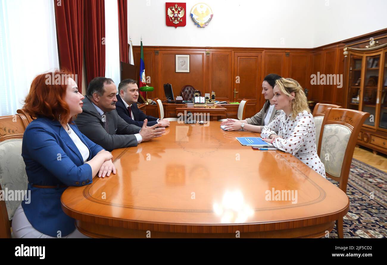 Maria Lvova-Belova.Putin alleato e il commissario presidenziale russo per i diritti dei bambini. Maria Lvova-Belova in viaggio di lavoro in Cecenia. Si dice che Lvova-Belova supervisionerà il rapimento di massa di bambini orfani da Mariupol e da altri luoghi ucraini nella guerra totale della Russia contro l'Ucraina nel 2022. Foto: Servizio stampa del commissario presidenziale per i diritti dei bambini Foto Stock