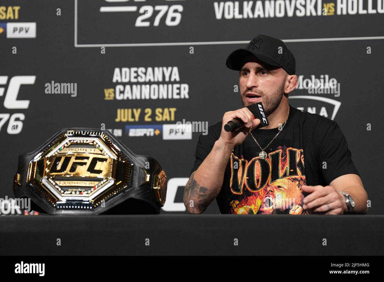 LAS VEGAS, NV - Giugno 29: Alexander Volkanovski incontra la stampa per la giornata media alla UFC Apex per UFC 276 - Adesanya vs Connonier - Media Day il 29 giugno 2022 a LAS VEGAS, NV, Stati Uniti. (Foto di Louis Grasse/PxImages) Foto Stock