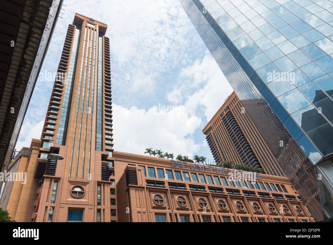 Kuala Lumpur, Malesia - Giugno 10,2022 : Vista panoramica del Berjaya Times Square Hotel e Centro commerciale. Foto Stock