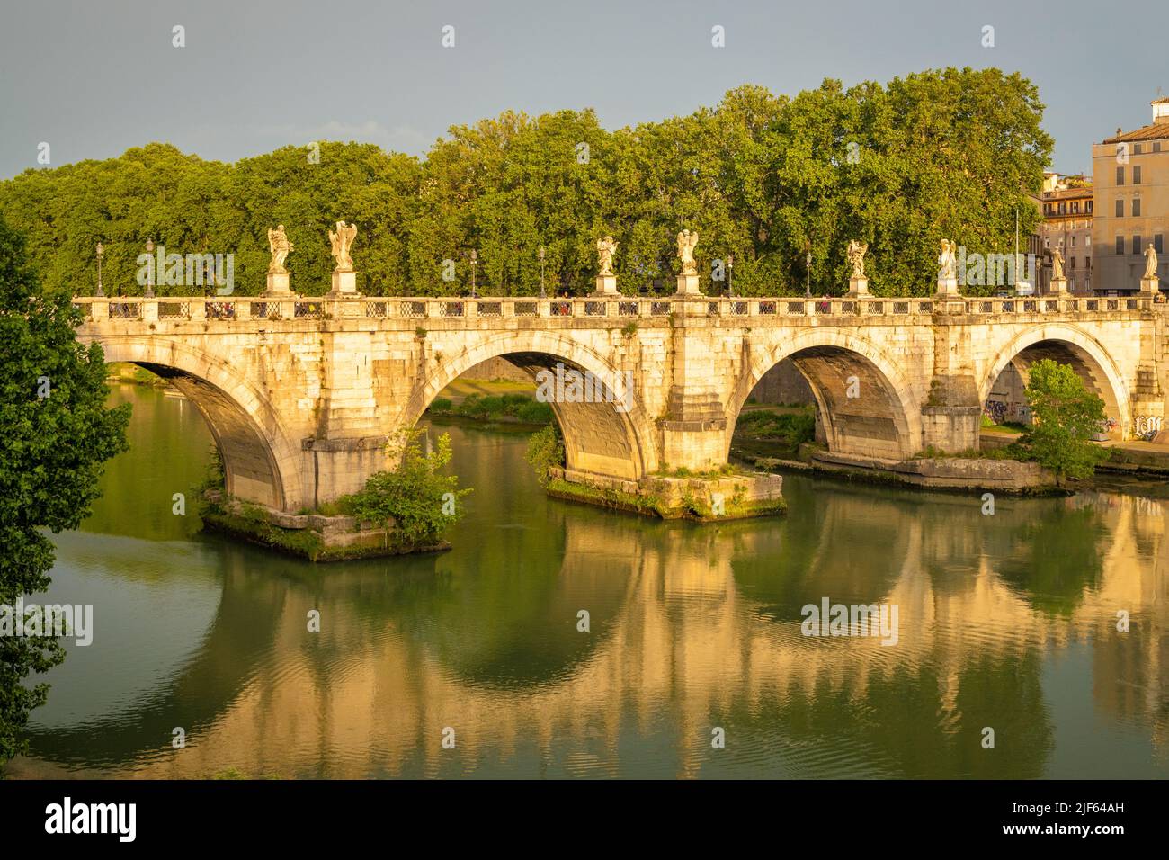 Ponte Sant'Angelo al tramonto, ponte a Roma sul Tevere, Italia, Europa. Foto Stock