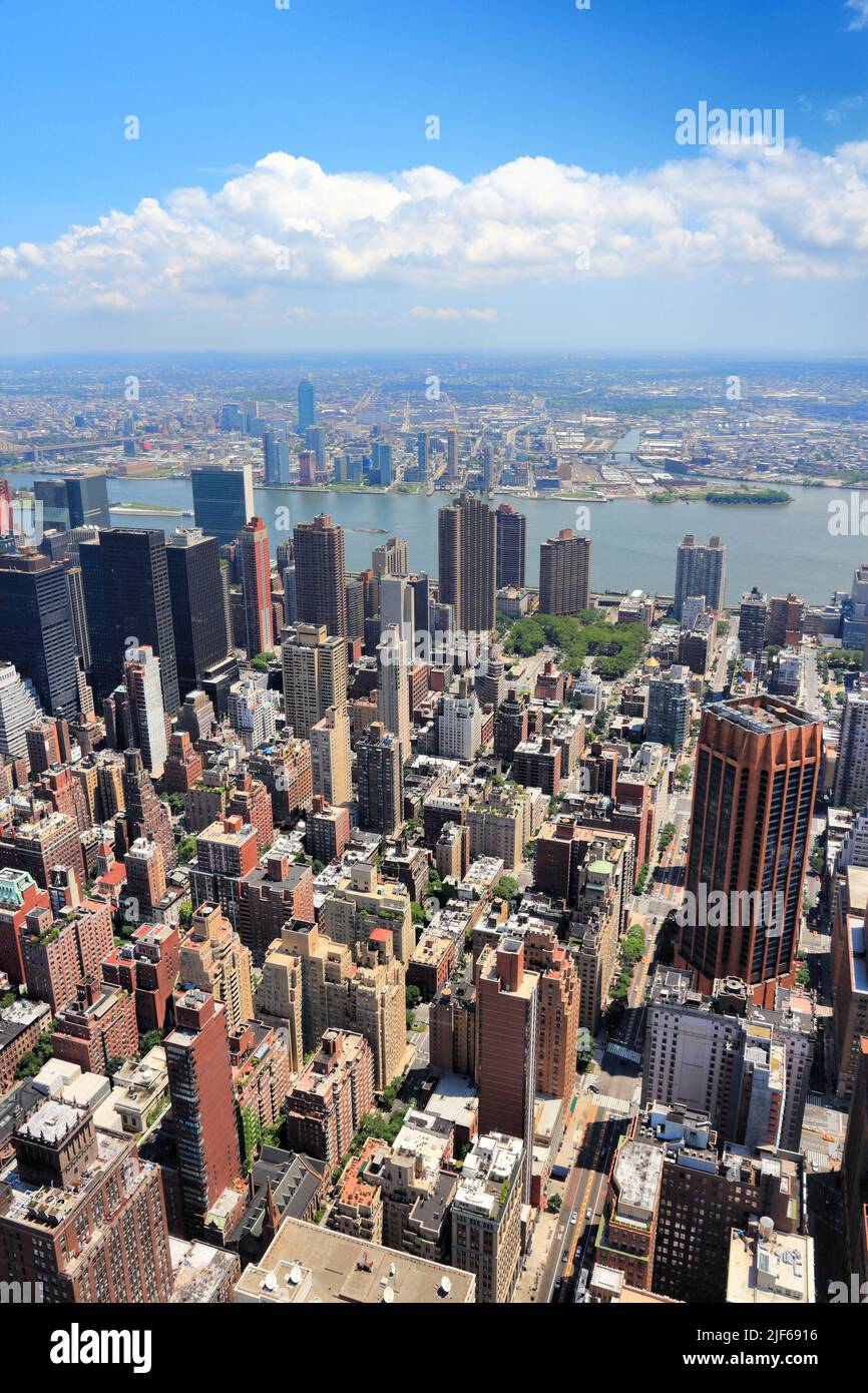 New York City - Midtown Manhattan vista aerea verso Tudor City, Murray Hill e East River. Foto Stock