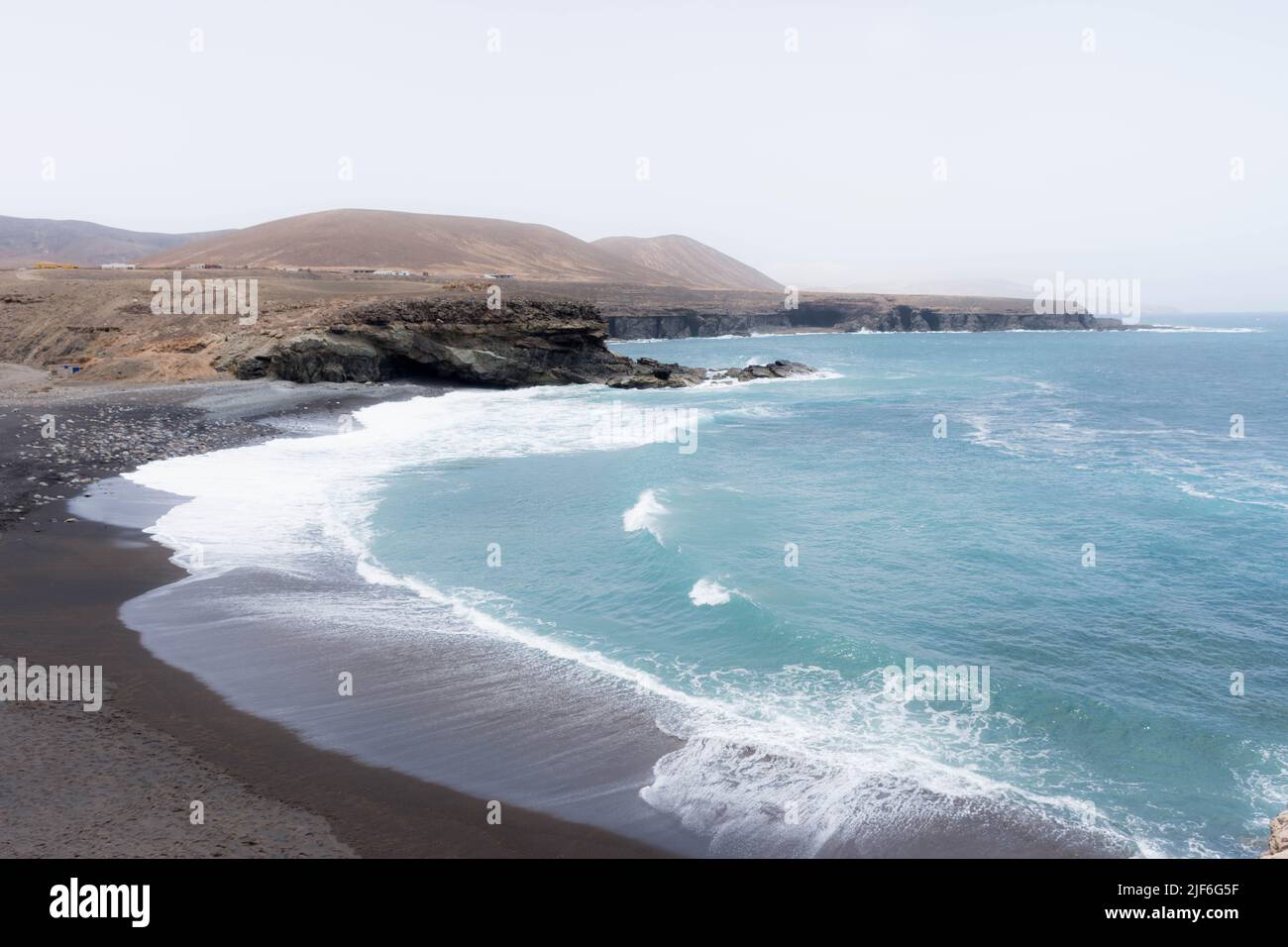 Spiaggia di sabbia nera a Fuerteventura Foto Stock