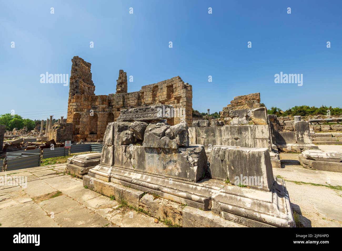 Rovine di Perge, un'antica città greca in Anatolia, ora nella provincia di Antalya in Turchia. Foto Stock