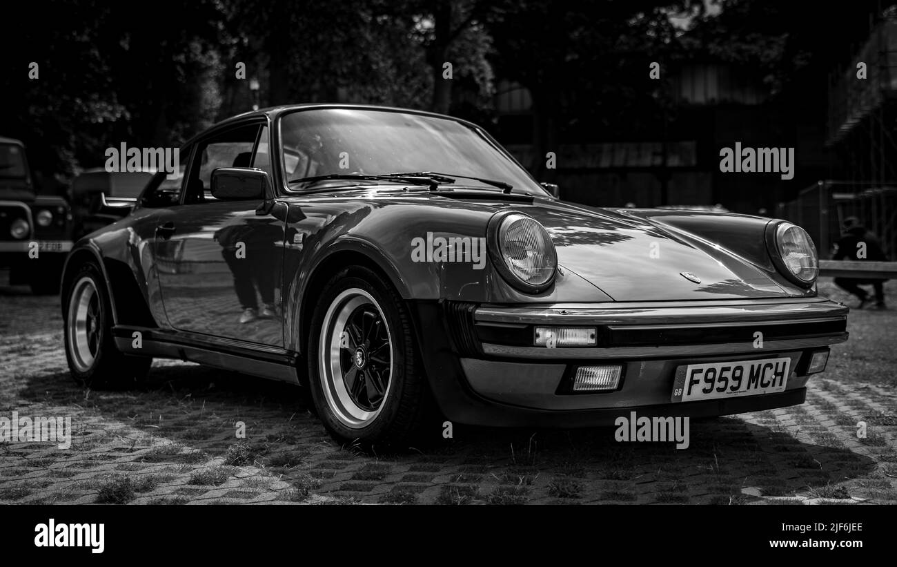 1989 Porsche 911 ‘F959 MCH’ in mostra alla gara di Bicester del 19th giugno 2022 Foto Stock