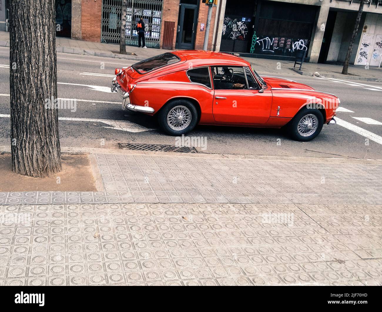 Classica auto rossa storica in strada. Trionfo GT6 Foto Stock