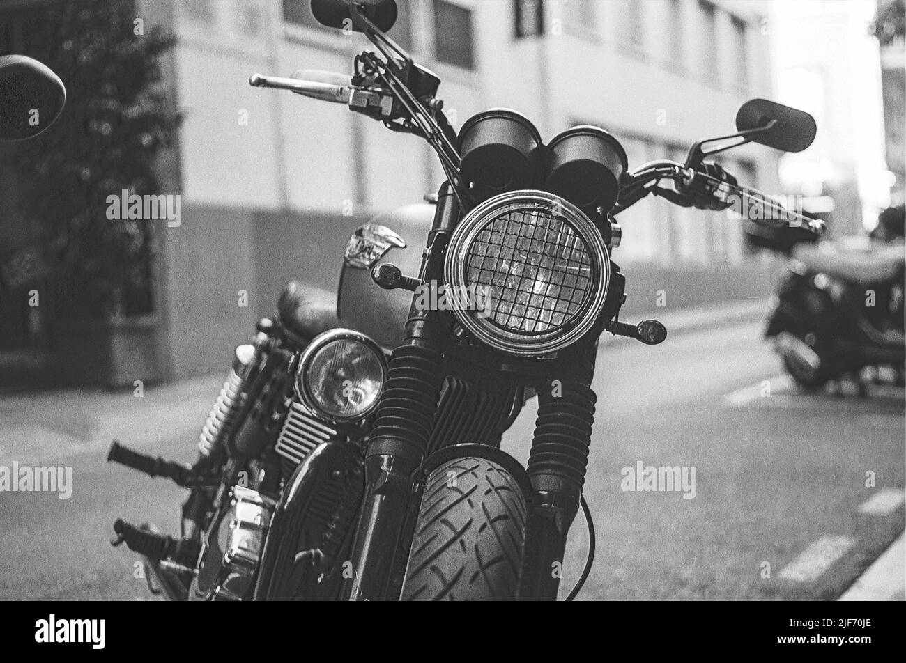 Classico moto cafe racer stile personalizzato. Trionfo Foto Stock