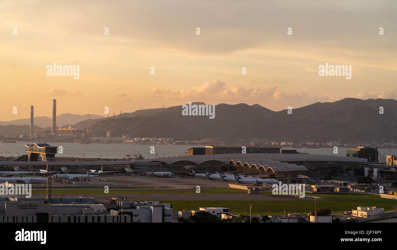 Terminal 1 e Skybridge, Aeroporto Internazionale di Hong Kong (maggio 2022) Foto Stock