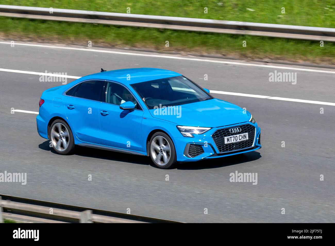 2020 Audi A3 S-Line TFSI 999cc benzina, Saloon S line 35 TFSI 150 PS S tronic Auto 4 porte; guida sull'autostrada M6 Regno Unito Foto Stock