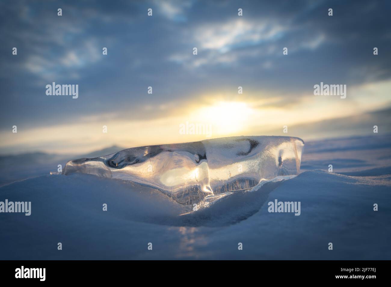 Ghiaccio naturale su lago d'acqua ghiacciata, Baikal Russia stagione invernale paesaggio naturale sfondo Foto Stock