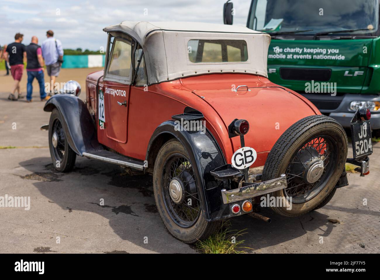 1934 Austin 10 ‘JU 5204’ in mostra alla gara di Bicester del 19th giugno 2022 Foto Stock