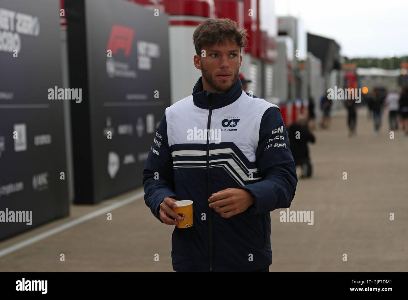 30th giugno 2022, Silverstone Circuit, Silverstone, Northamptonshire, Inghilterra: Gran premio britannico F1, giorno di arrivo e di ispezione: Scuderia AlphaTauri, Pierre Gasly Foto Stock