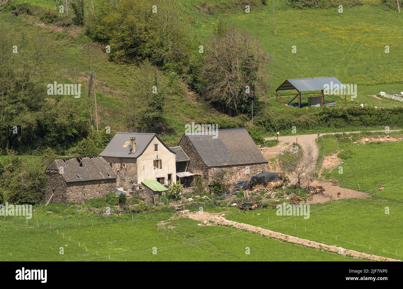 Piccola fattoria sul Passo Somport nei Pirenei, Francia Foto Stock